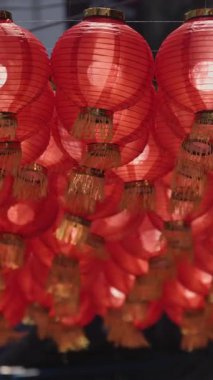 Ay 'ın Yeni Yıl Festivalinde Fenerler.