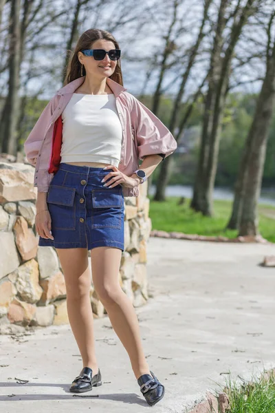 Young Woman Pink Jacket Denim Skirt Posing Outdoors Lake — Stock Photo, Image