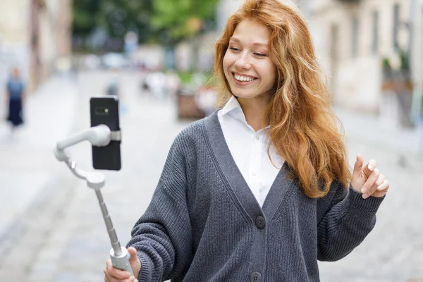 Young Redheaded Beautiful Woman Walking Old City Using Her Mobile — Foto de Stock