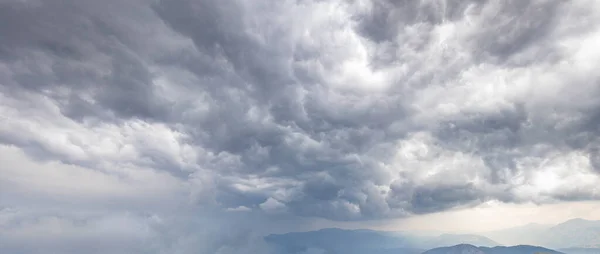 Schwere Stürmische Graue Wolken Himmel — Stockfoto