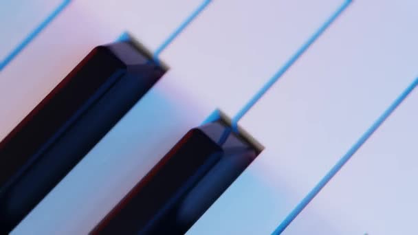 赤と青のライトでピアノのキーボードのクローズアップUターンアークショット クラシック音楽 音楽教育 コンサートショー 歌や音楽演劇オーケストラのパフォーマンスの背景 — ストック動画