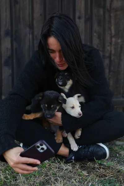 Girl Thirty Holding Homeless Puppies Her Hands Woman Volunteer She — Stock Photo, Image