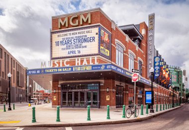 The Fenway Park Stadyumu, Boston, Massachusetts, ABD 'deki New MGM Music Hall markasıyla.