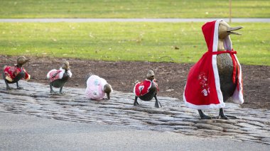 Boston, Massachusetts, ABD 'deki Boston Halk Gardı ve Boston Commons' ın tarihi mimarisinin görüntüsü.