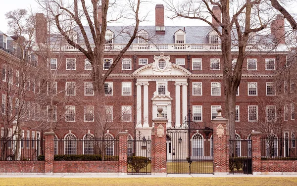 Híres Cambridge Harvard Egyetem Történelmi Építészete Massachusetts Usa Stock Kép