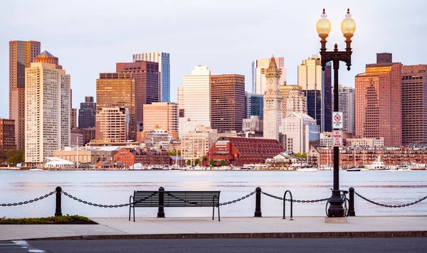 Bostoni Skyline Massachusettsben Usa Ban Amint Kelet Bostonból Csatorna Túloldaláról Stock Kép