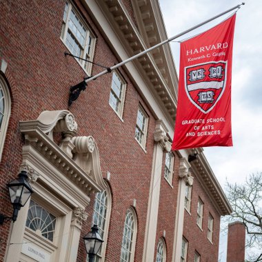 Harvard Üniversitesi ve Cambridge 'deki ünlü kampüsü, MA, ABD.