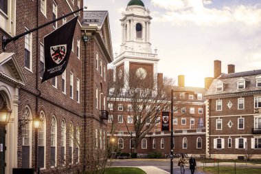 Harvard Üniversitesi ve Cambridge 'deki ünlü kampüsü, MA, ABD.