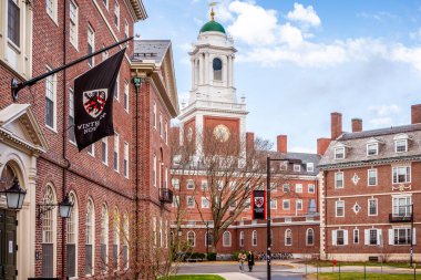 Cambridge, Massachusetts, ABD 'deki ünlü Harvard Üniversitesi' nin tarihi mimarisi.