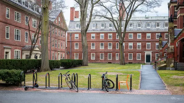 Cambridge, Massachusetts, ABD 'deki ünlü Harvard Üniversitesi' nin tarihi mimarisi.