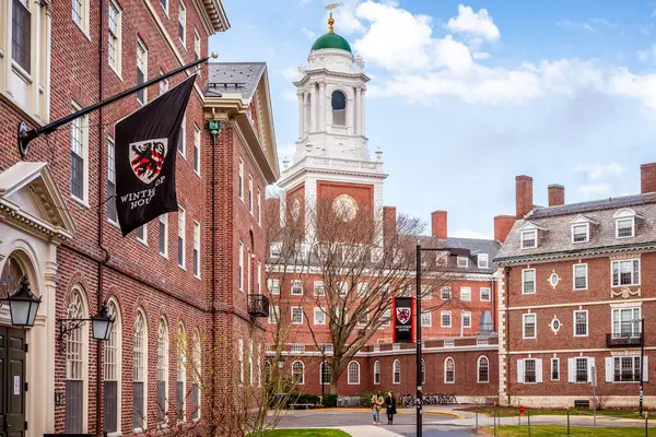 Cambridge, Massachusetts, ABD 'deki ünlü Harvard Üniversitesi' nin tarihi mimarisi.