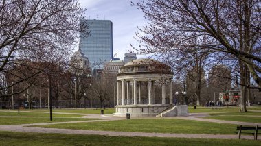 Boston 'un Massachusetts, ABD' deki Boston Avam Kamarası 'ndaki mimarisinin görüntüsü.