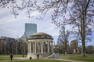 Boston 'un Massachusetts, ABD' deki Boston Avam Kamarası 'ndaki mimarisinin görüntüsü.
