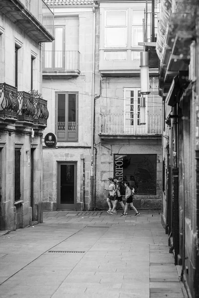 スペインのポンテベドラ 2022年7月7日 巡礼者はサンティアゴ通りの一つを歩く — ストック写真