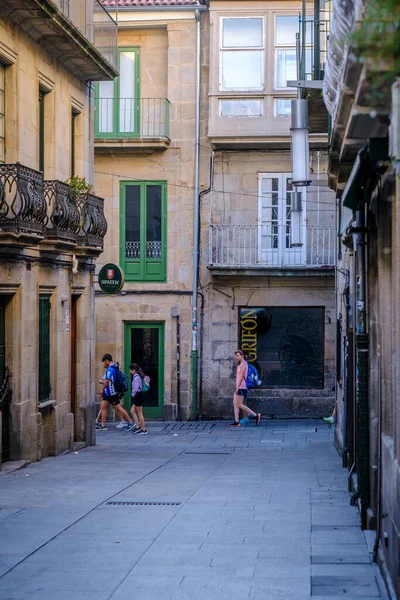 Pontevedra Espanha Julho 2022 Peregrinos Caminham Por Uma Das Ruas — Fotografia de Stock