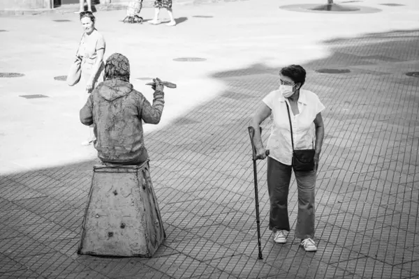 Pontevedra Hiszpania Sierpień 2022 Człowiek Posąg Próbuje Zdobyć Kilka Monet — Zdjęcie stockowe