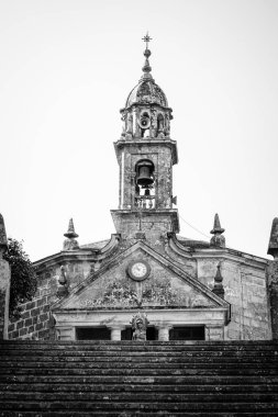 Galiçya 'da (İspanya) en çok ziyaret edilen, Morana belediyesindeki Amil Bölgesi' nde bulunan ve 18. yüzyılda başlayan Amil Mucizeleri Şapeli..