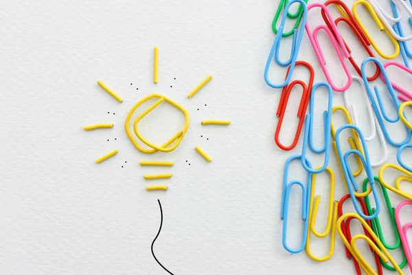 Concept Image Unique Thinking Paper Clips Shape Light Bulb Idea — Stock Photo, Image