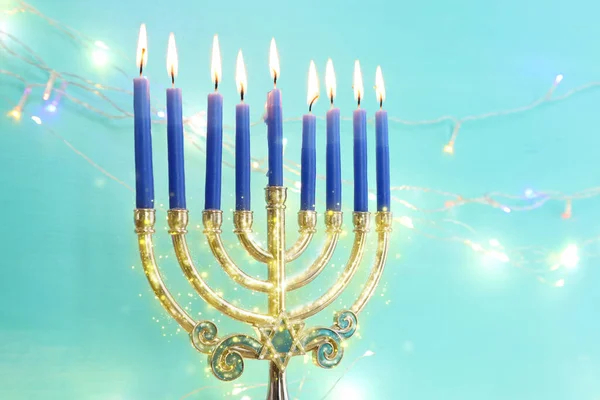 Imagen Fiesta Judía Hanukkah Con Menorah Candelabros Tradicionales Velas Sobre —  Fotos de Stock