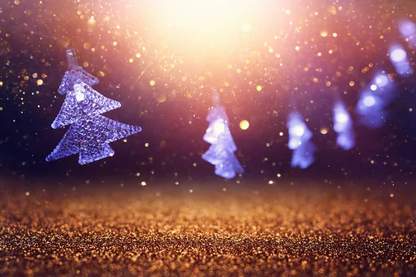 Julgran Körtel Ljus Över Mörk Bakgrund Med Glitter Overlay — Stockfoto