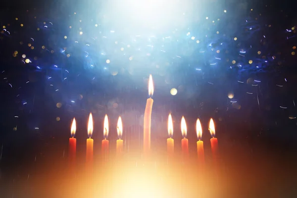 犹太节日光明节与传统烛台和蜡烛的图像 — 图库照片