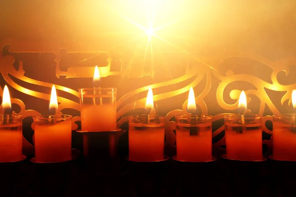 Jwish Holiday Hanukkah Menorah 传统烛台 的图像 文字意思为Hanukkah — 图库照片