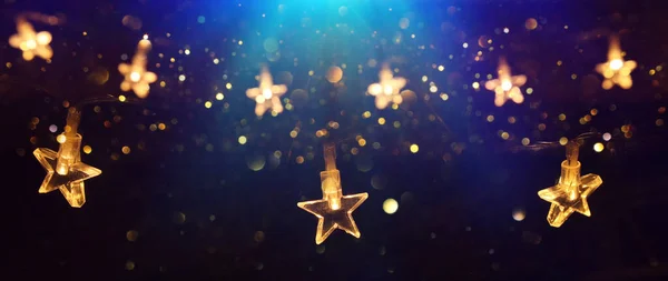 Christmas Warm Gold Garland Lights Dark Background Glitter Overlay — Stock Photo, Image