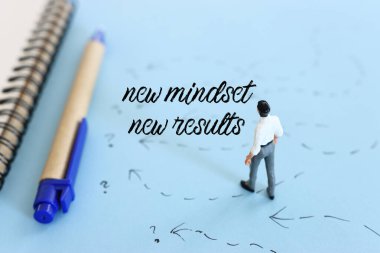 Yeni kafa yapısının konsept görüntüsü yeni sonuçlar. başarı ve kişisel gelişim fikri