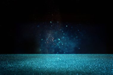 Soyut parıltılı ışıkların arkaplanı. Mavi ve siyah. & Odaklan