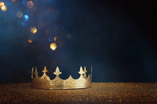 Niski Kluczowy Obraz Pięknej Królowej Lub Korony Króla Nad Brokatowym — Zdjęcie stockowe