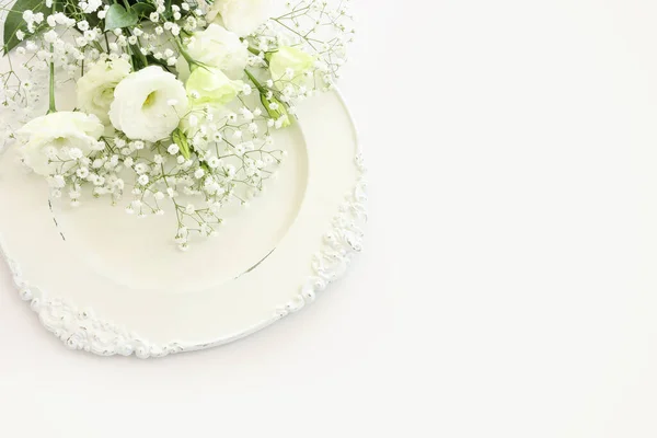Narin Beyaz Çiçek Arkaplanının Üst Görünümü — Stok fotoğraf
