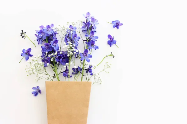 Зображення Фіолетових Квітів Видом Зверху Білому Ізольованому Фоні — стокове фото