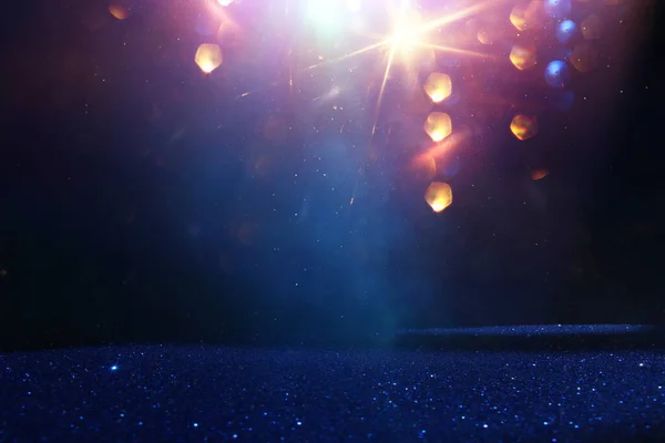 นหล งของแสงแวววาวนามธรรม ทอง าเง และส โฟก — ภาพถ่ายสต็อก