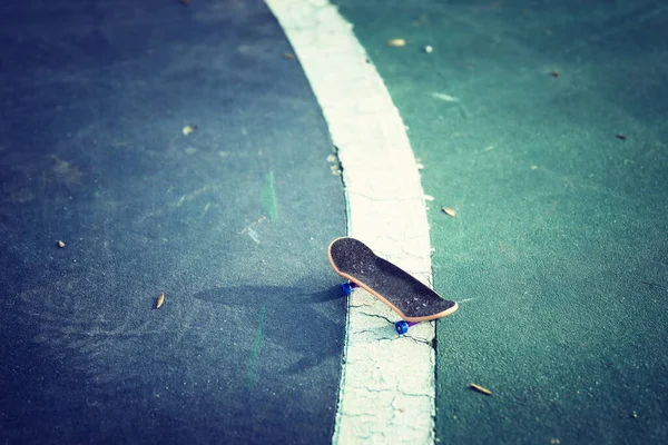 스케이트보드와 풍경의 개념적 이미지 — 스톡 사진