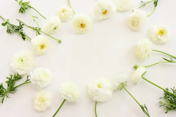 Bovenaanzicht Afbeelding Van Witte Bloemen Samenstelling — Stockfoto