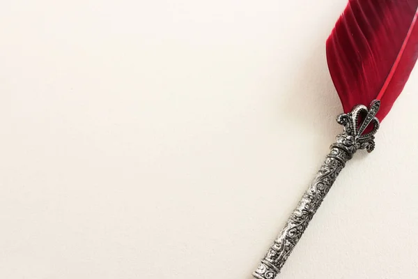 Στυλό Vintage Μελάνι Κόκκινο Φτερό — Φωτογραφία Αρχείου
