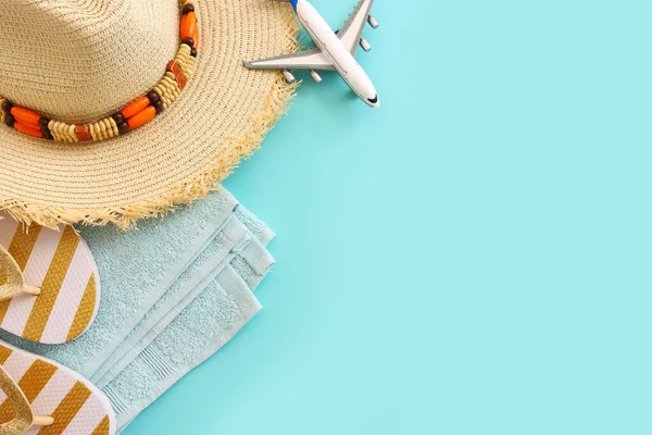 Fotos Férias Tropicais Viagens Verão Com Chapéu Toalha Vista Superior — Fotografia de Stock