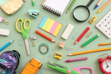 Pastel yeşil arka plan konseptine geri dönelim. Üst görünüm