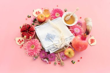 Rosh hashanah (Yahudi Yeni Yıl Tatili) konsepti. Geleneksel semboller