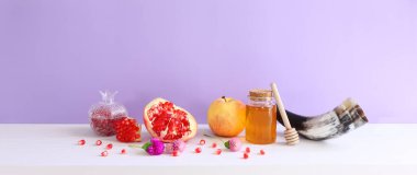 Rosh hashanah (Yahudi Yeni Yıl Tatili) konsepti. Geleneksel semboller