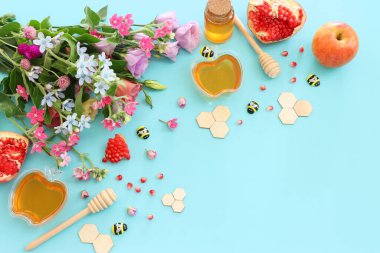 Rosh hashanah (Yahudi Yeni Yıl Tatili) konsepti. Geleneksel semboller