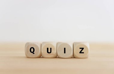 Metin sınavı ile tahta küpler