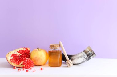 Rosh hashanah (Yahudi Yeni Yıl Tatili) konsepti. Geleneksel semboller