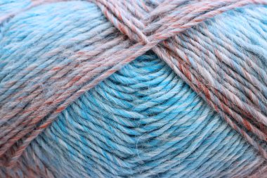 Mavi ve kahverengi sıcak ve rahat yünlü yün yumağı