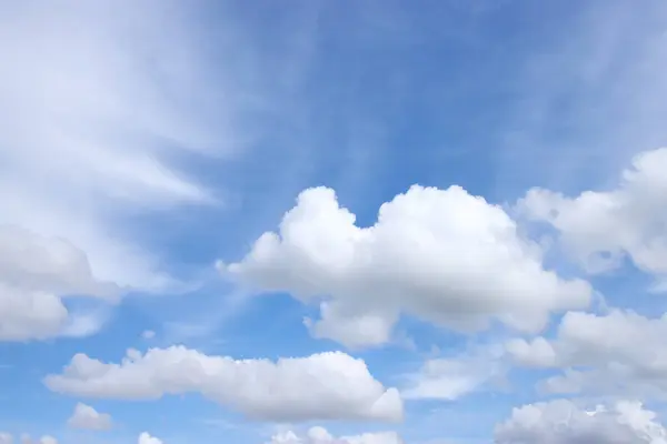 Білі Хмари Блакитне Небо Стокове Фото