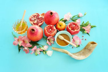 Rosh hashanah (Yahudi Yeni Yıl Tatili) konsepti. Geleneksel semboller