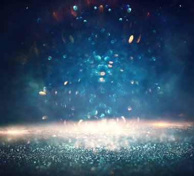 Soyut parlak mavi ve altın ışıklı arka plan. Odaklanmamış