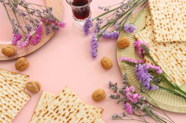 Matzoh 'lu Pesah bayramı resmi (Musevi Hamursuz Bayramı)
