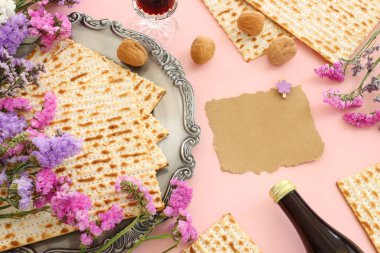 Matzoh 'lu Pesah bayramı resmi (Musevi Hamursuz Bayramı)