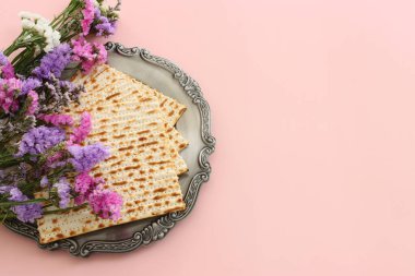 Matzoh 'lu Pesah bayramı resmi (Musevi Hamursuz Bayramı)